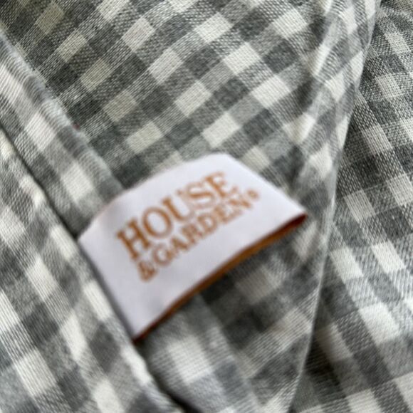 House & Garden Lemon & Bumble Themed Table Runner Decor - Picture 4 of 4